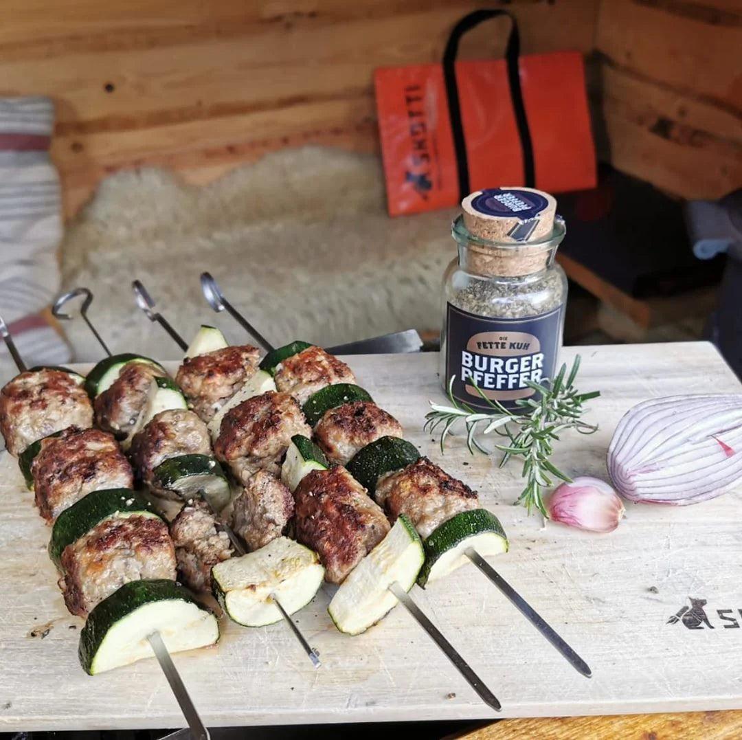 Skewers with meatballs and zucchinis