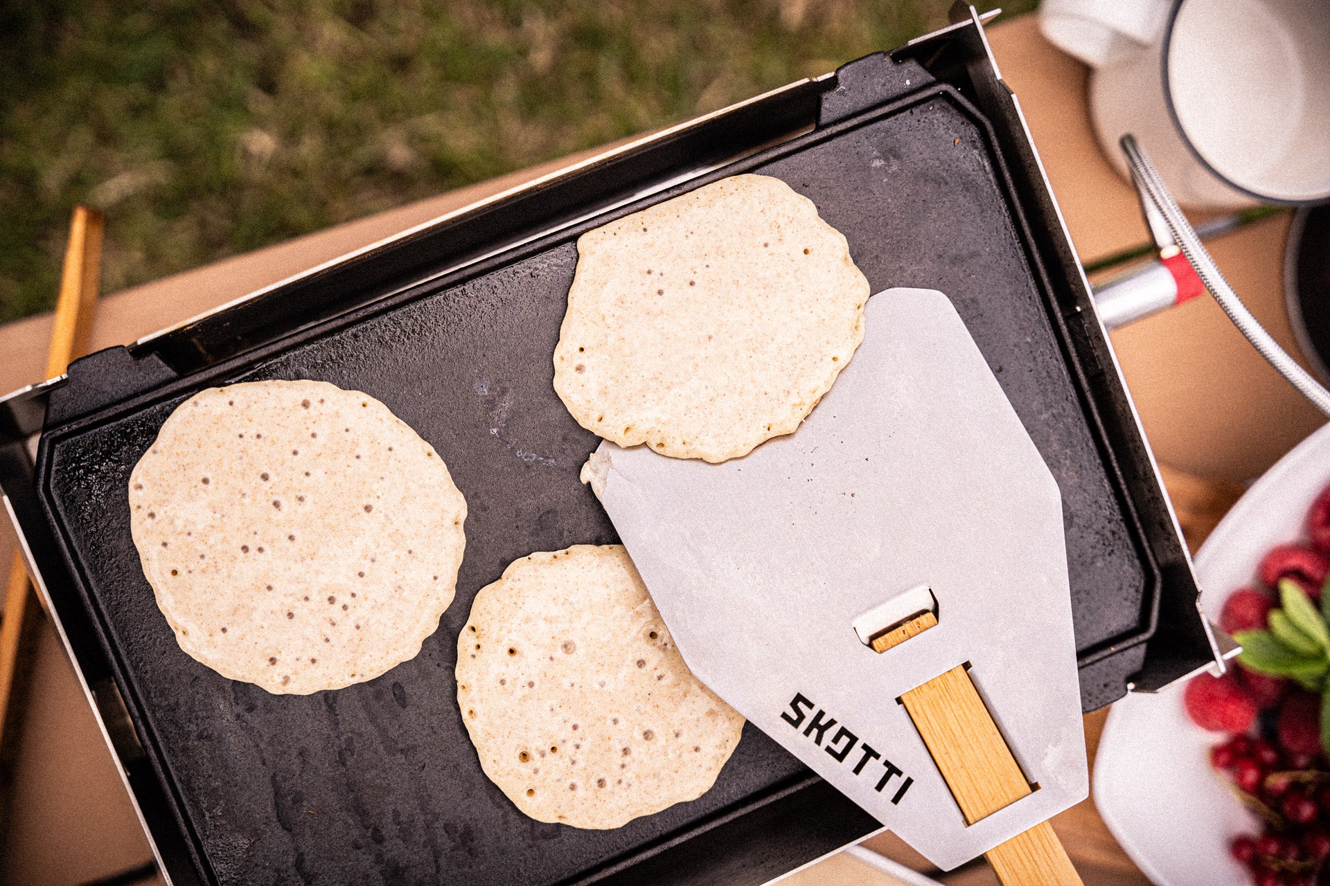 Breakfast pancakes on a hiking trip - made using the SKOTTI Kast iron Plancha